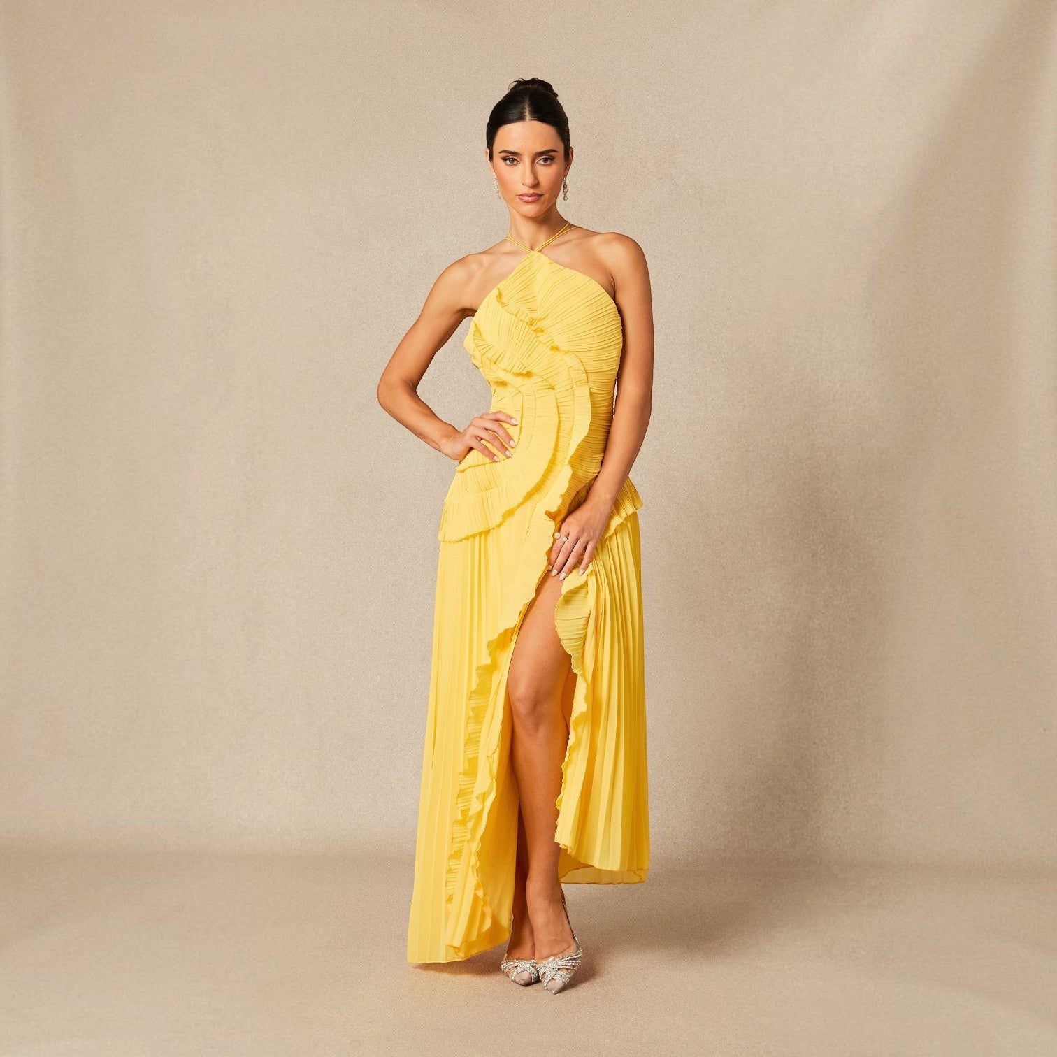 Vestido Midi Halter Plisado con Volantes