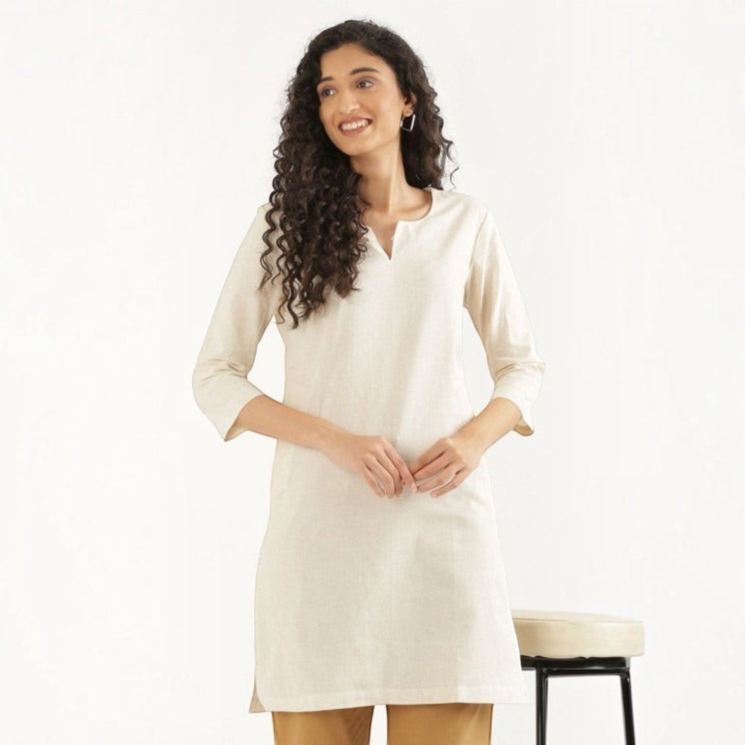 Vestido Corto Escote V Manga Tres Cuartos