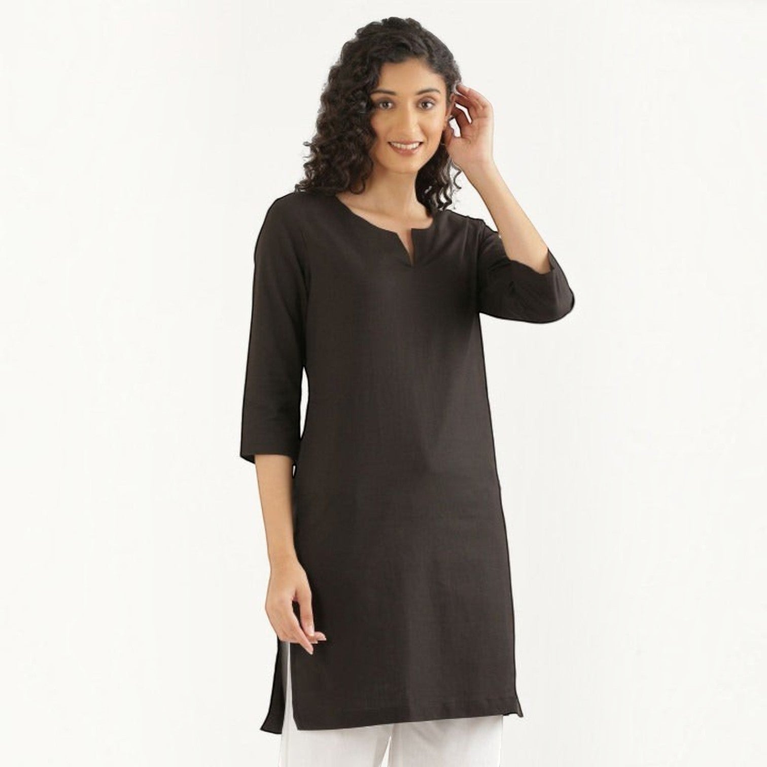 Vestido Corto Escote V Manga Tres Cuartos