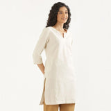 Vestido Corto Escote V Manga Tres Cuartos