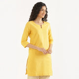 Vestido Corto Escote V Manga Tres Cuartos