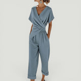 Conjunto de duas peças VIESTI azul com blusa envolvente e calças de corte elegante para um visual sofisticado.